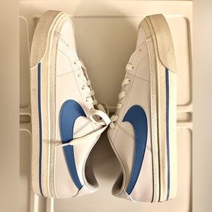 Nike Court Legacy. Men’s size 9. Leather. NEW without tag or box. Never worn.